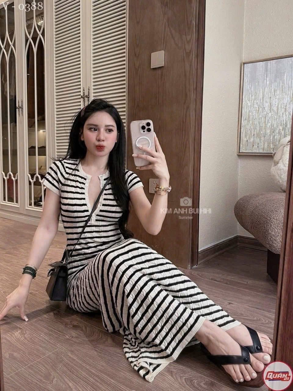 Girl Takes Selfie In A Mid-Calf Dress - Jessica Brown