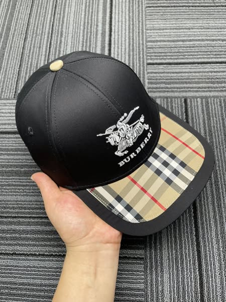 BURBERRY striped yellow cap for men and women fashion from martgiare.com