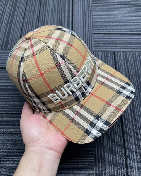 BURBERRY striped yellow cap for men and women fashion from martgiare.com
