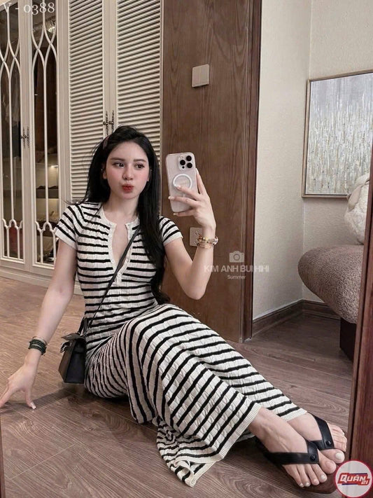 Girl Takes Selfie In A Mid-Calf Dress - Jessica Brown